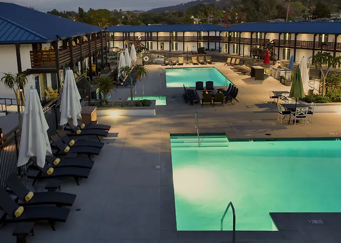 Lakehouse Resort